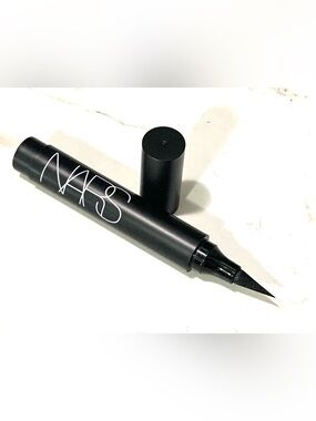 Nars Graphic eyeliner marker BLACKOUT